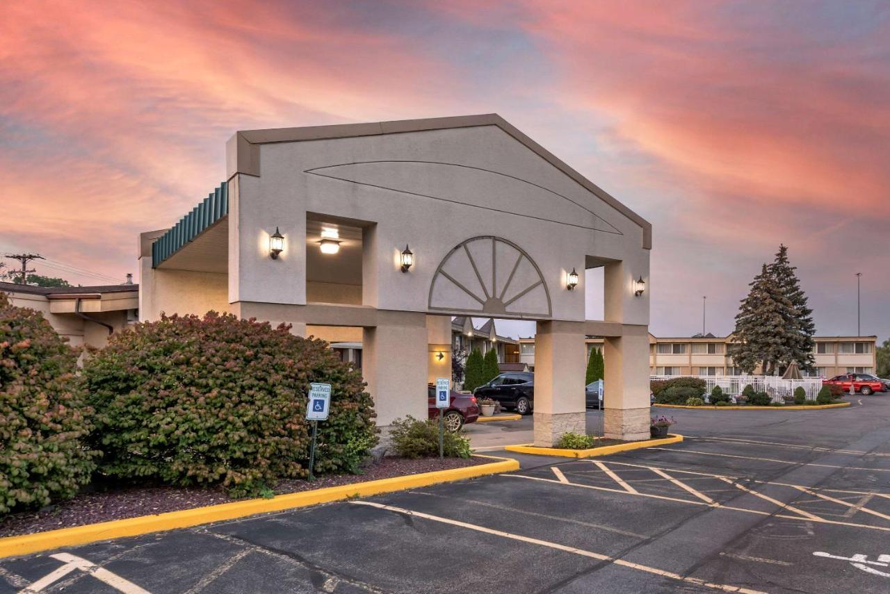 Quality Inn & Suites Vestal Binghamton Near University Экстерьер фото