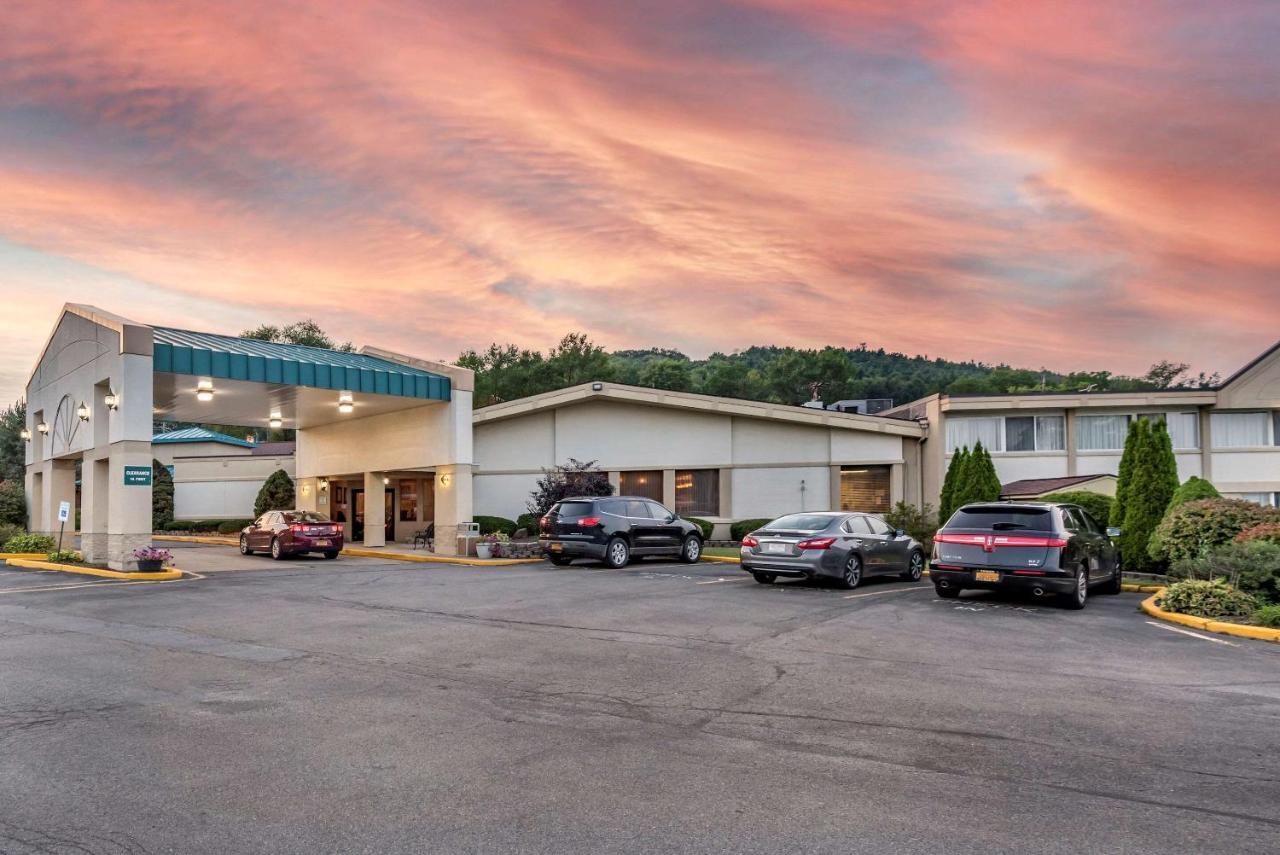 Quality Inn & Suites Vestal Binghamton Near University Экстерьер фото