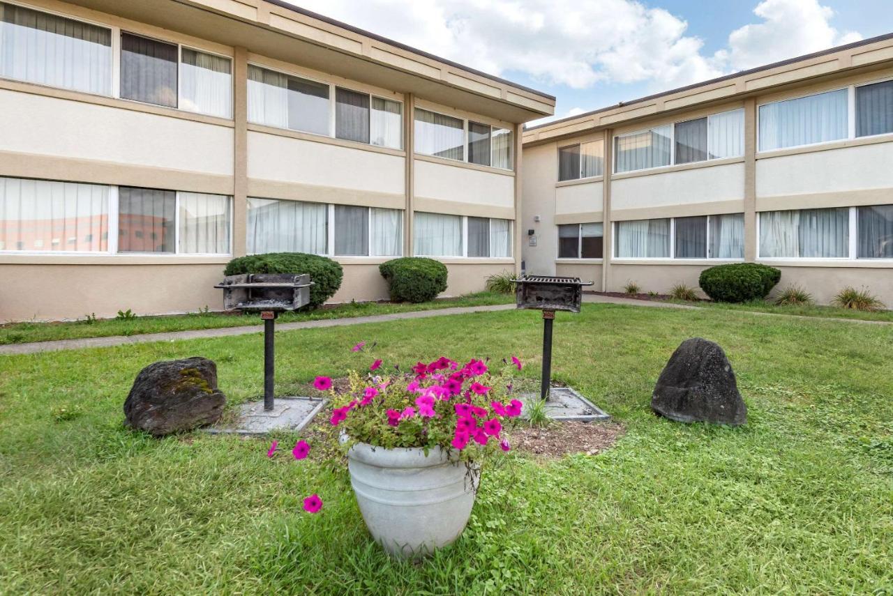 Quality Inn & Suites Vestal Binghamton Near University Экстерьер фото