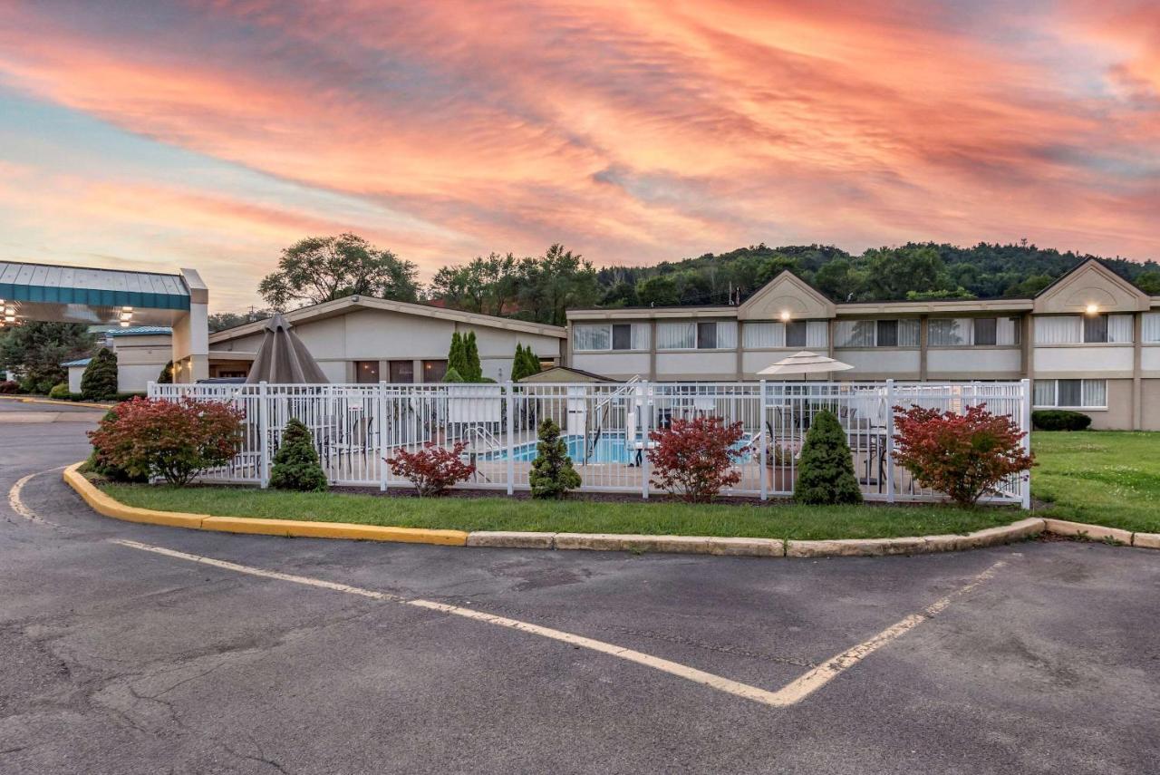 Quality Inn & Suites Vestal Binghamton Near University Экстерьер фото