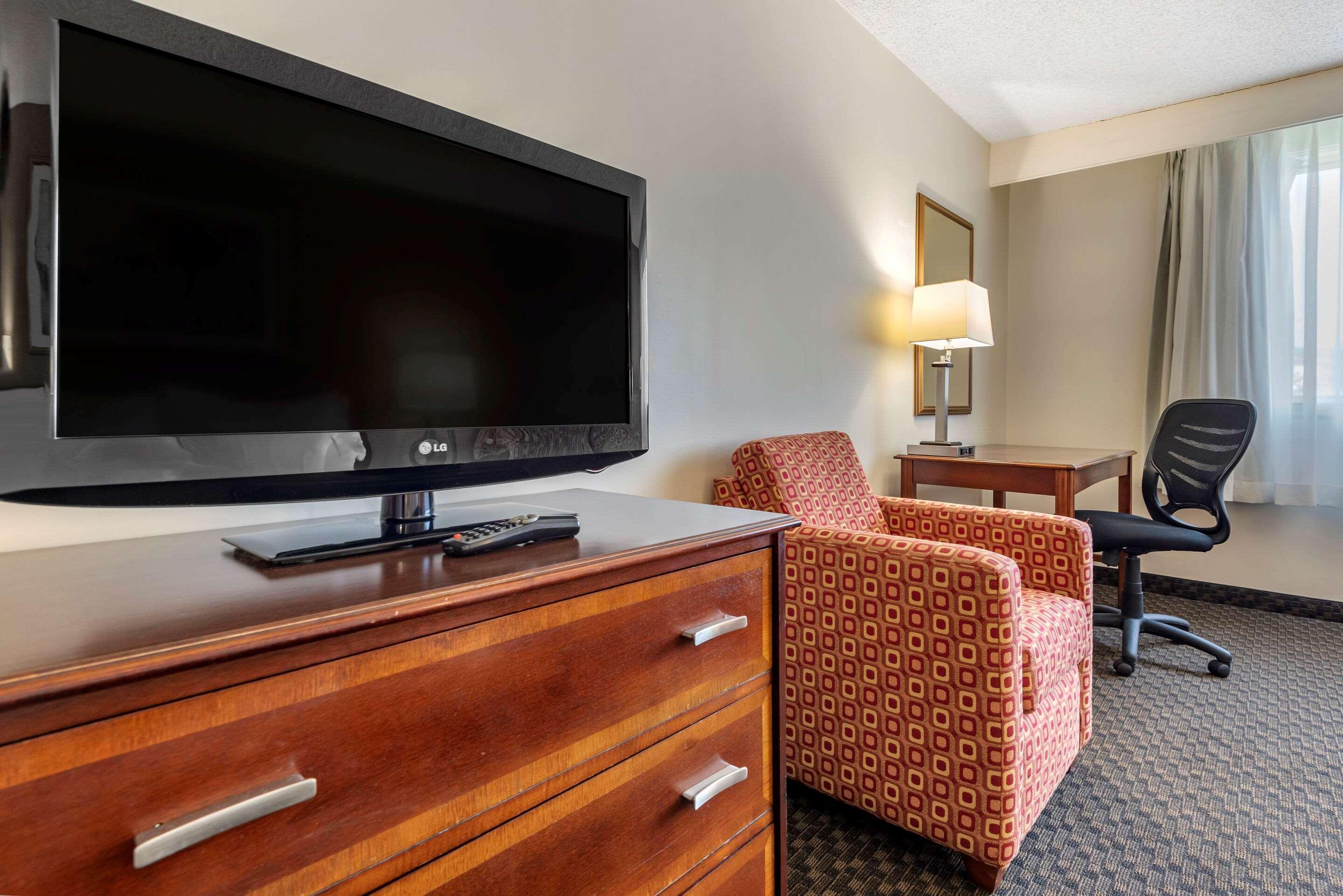 Quality Inn & Suites Vestal Binghamton Near University Экстерьер фото