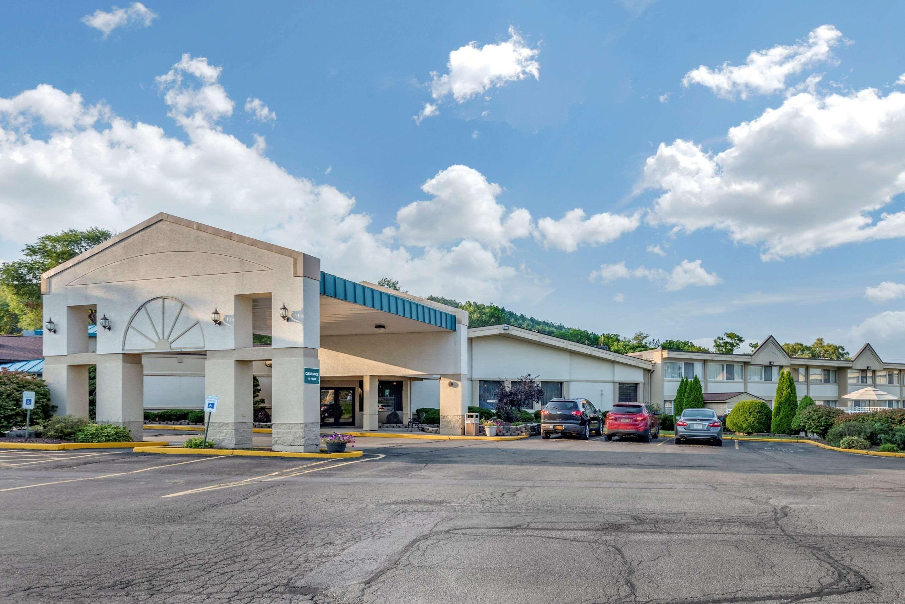 Quality Inn & Suites Vestal Binghamton Near University Экстерьер фото