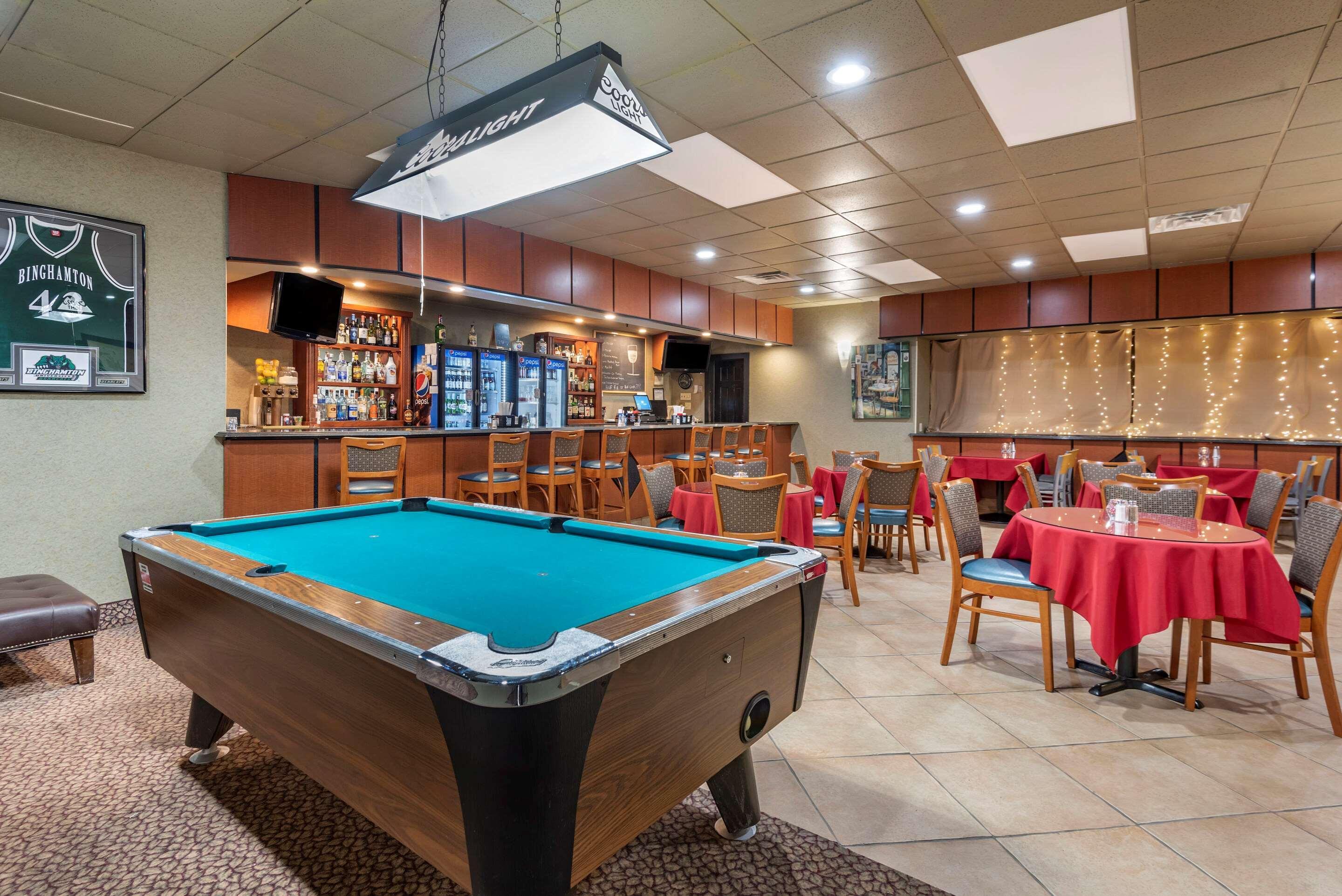 Quality Inn & Suites Vestal Binghamton Near University Экстерьер фото