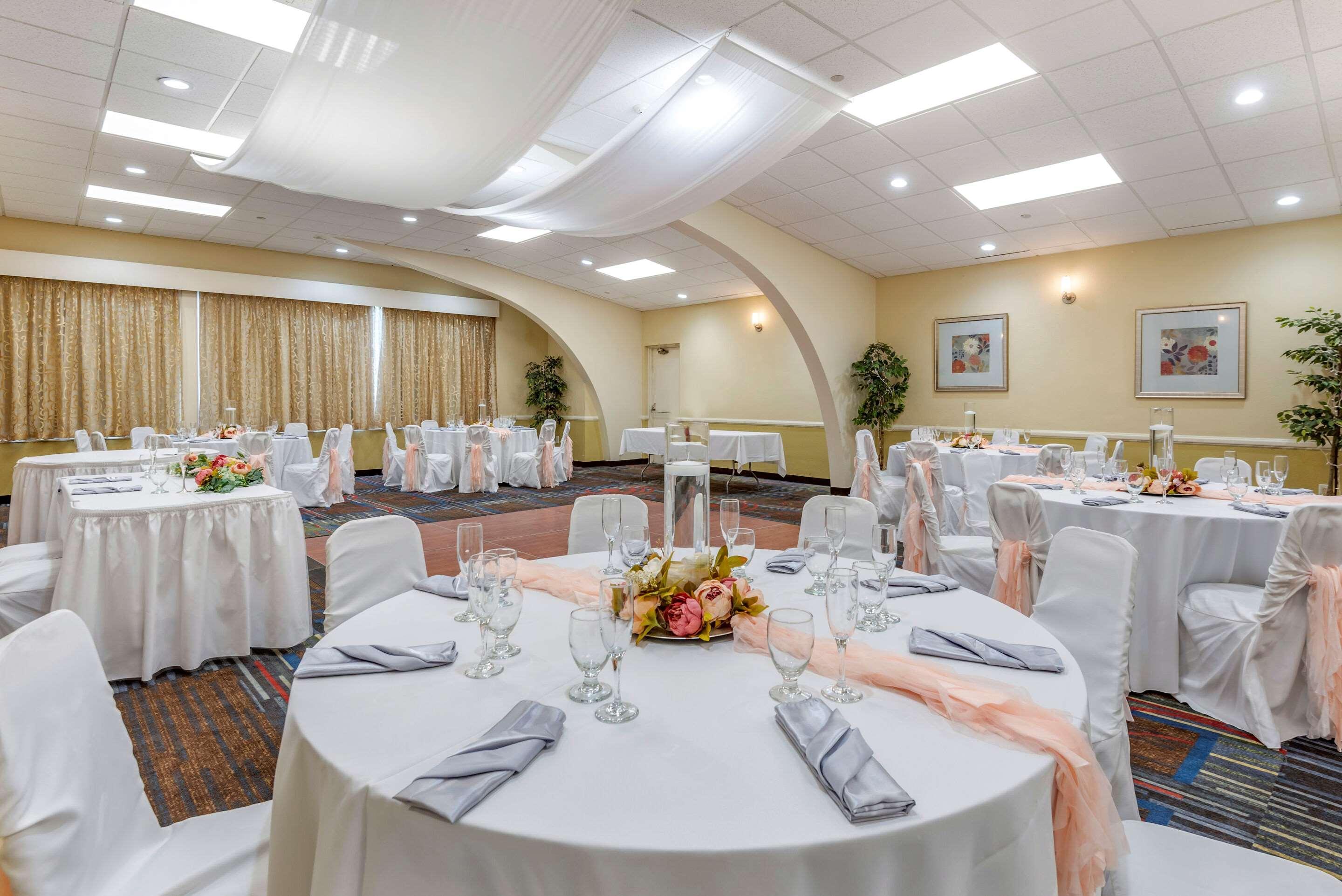 Quality Inn & Suites Vestal Binghamton Near University Экстерьер фото