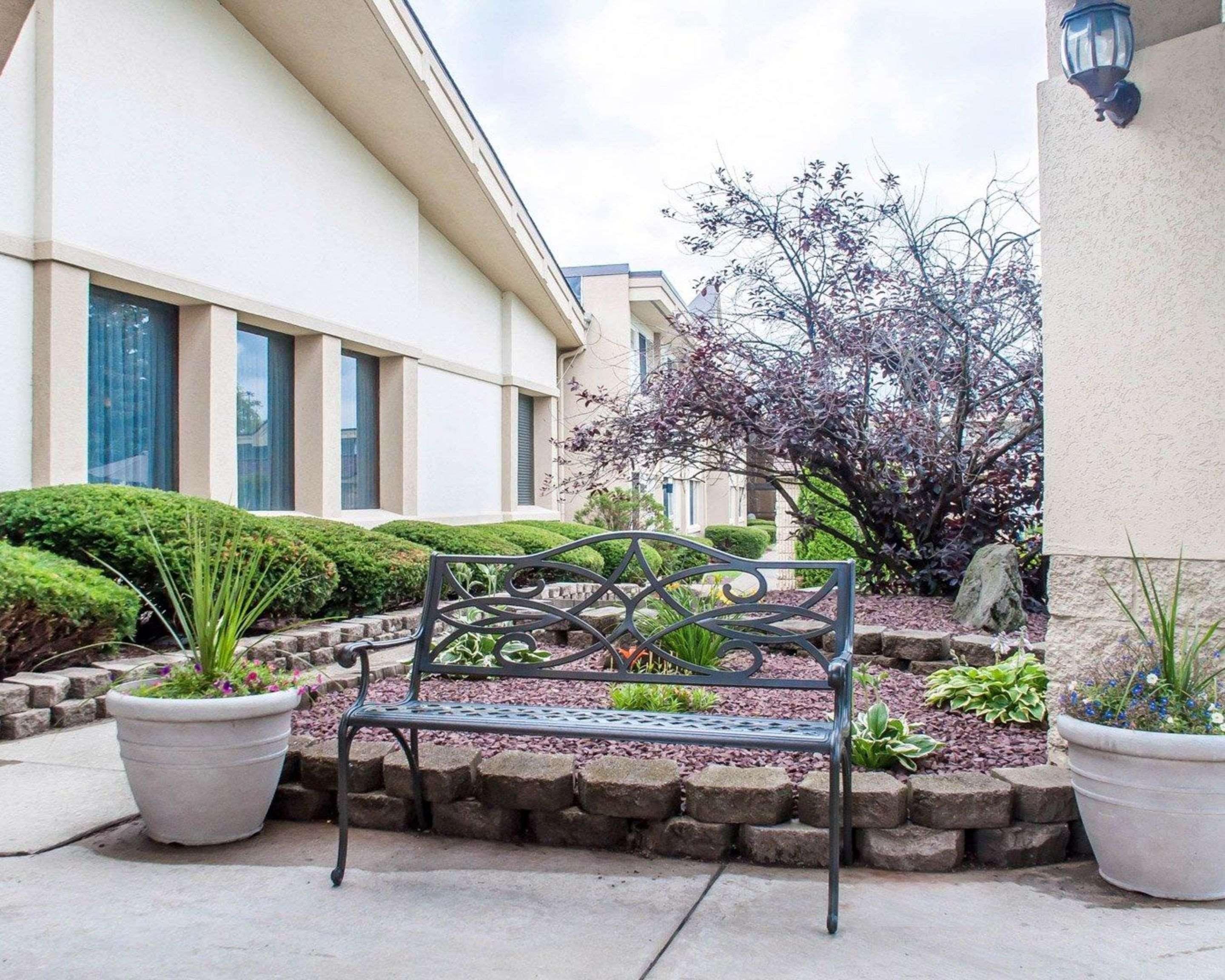 Quality Inn & Suites Vestal Binghamton Near University Экстерьер фото