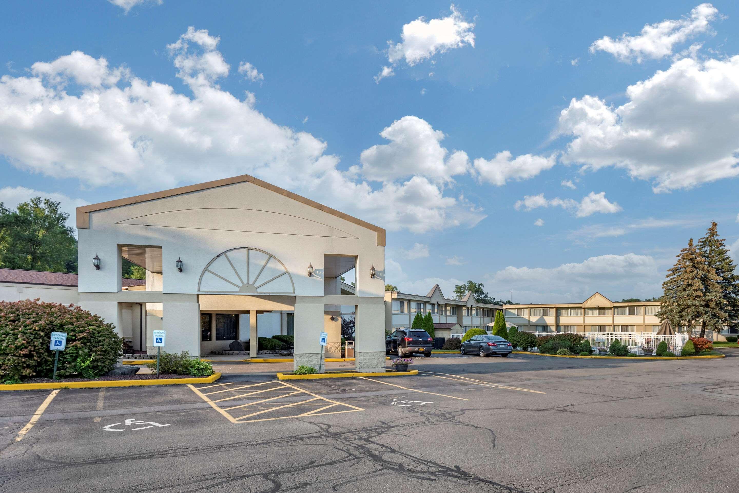Quality Inn & Suites Vestal Binghamton Near University Экстерьер фото