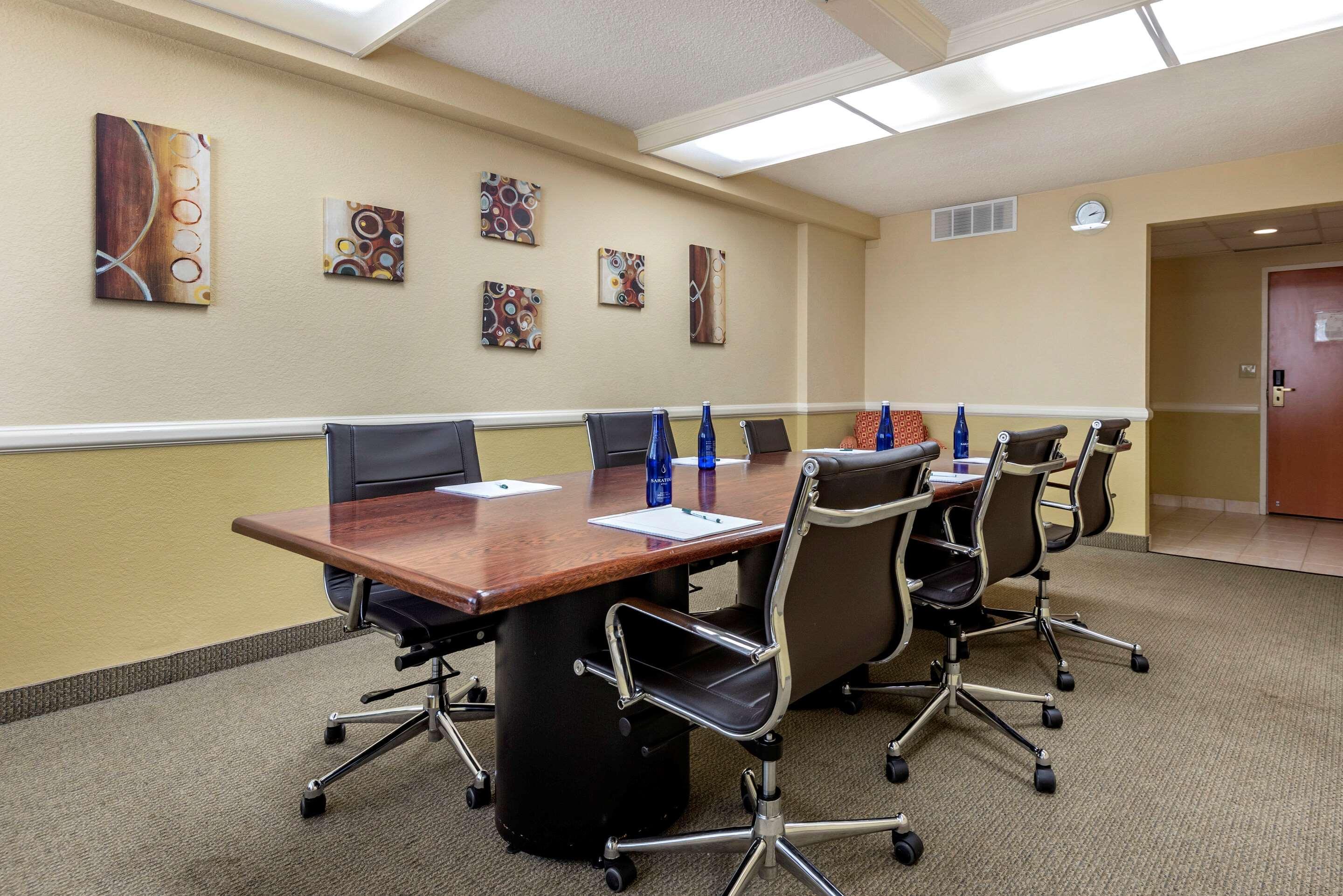 Quality Inn & Suites Vestal Binghamton Near University Экстерьер фото