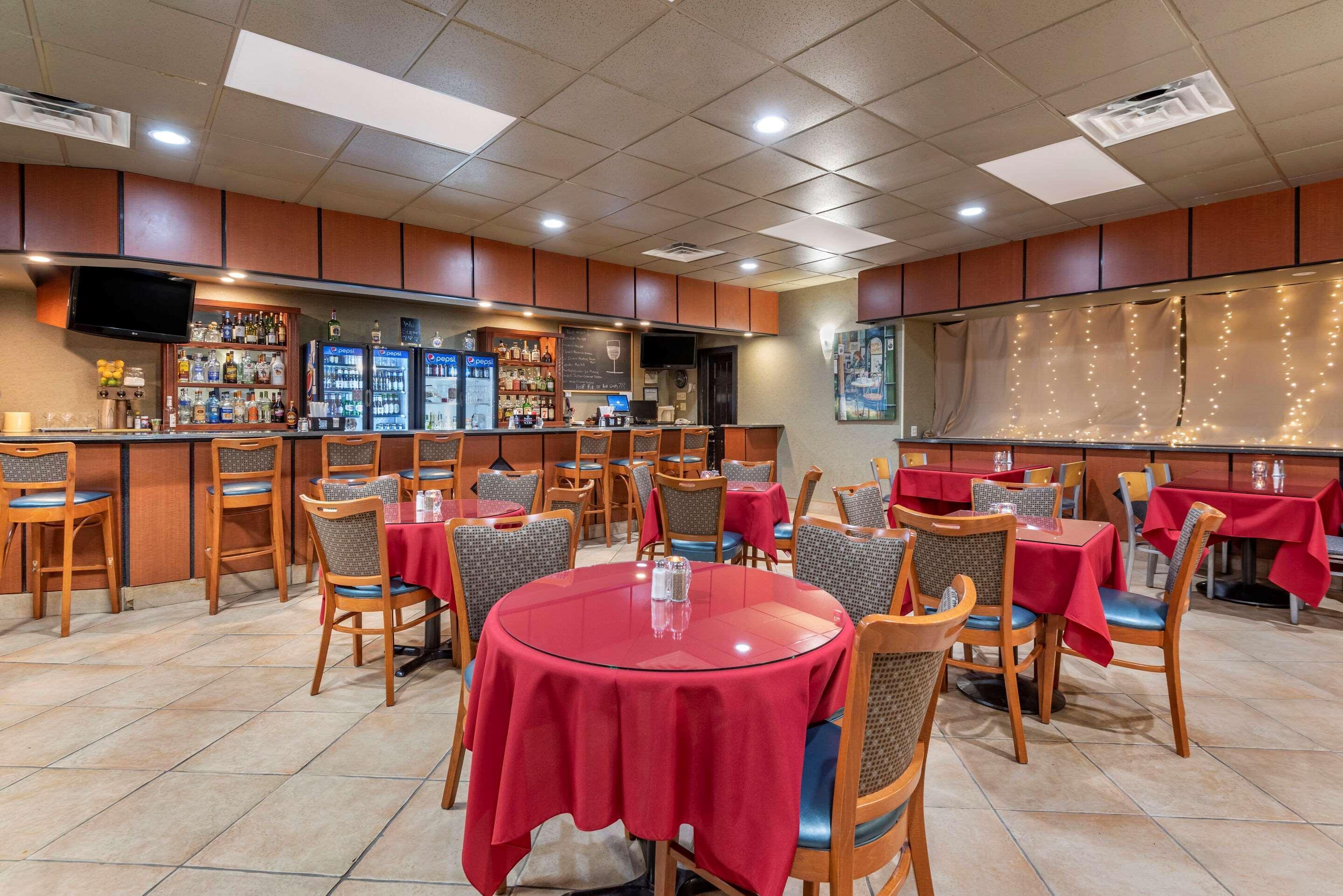 Quality Inn & Suites Vestal Binghamton Near University Экстерьер фото