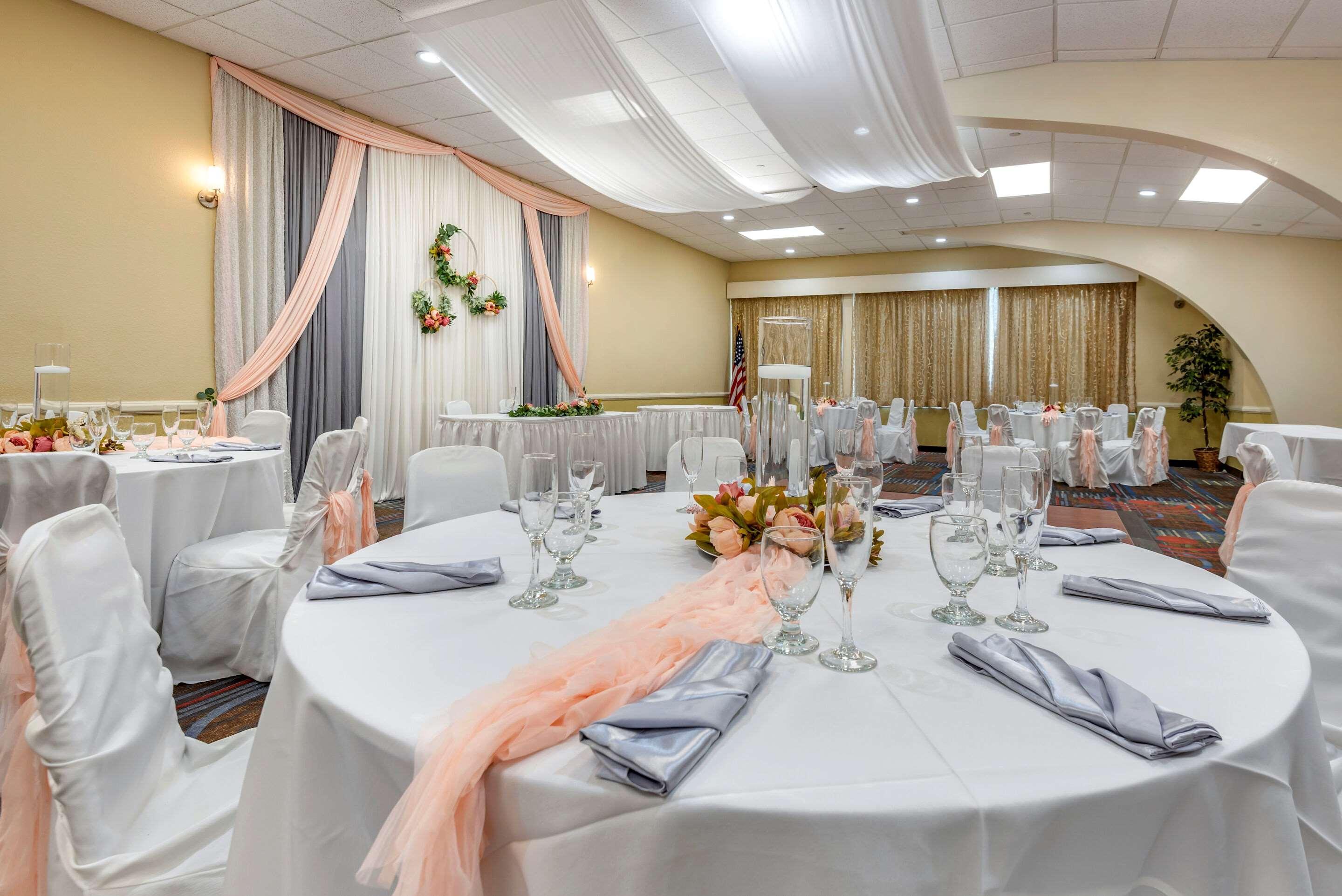 Quality Inn & Suites Vestal Binghamton Near University Экстерьер фото