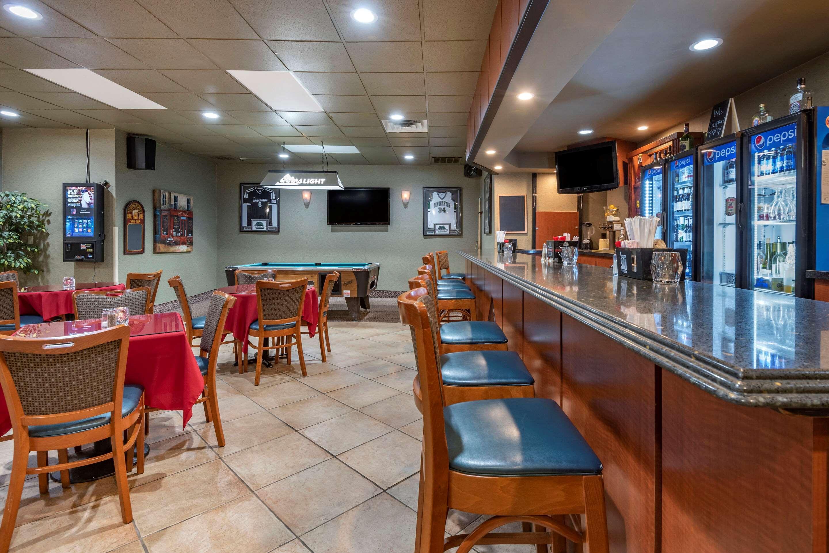 Quality Inn & Suites Vestal Binghamton Near University Экстерьер фото