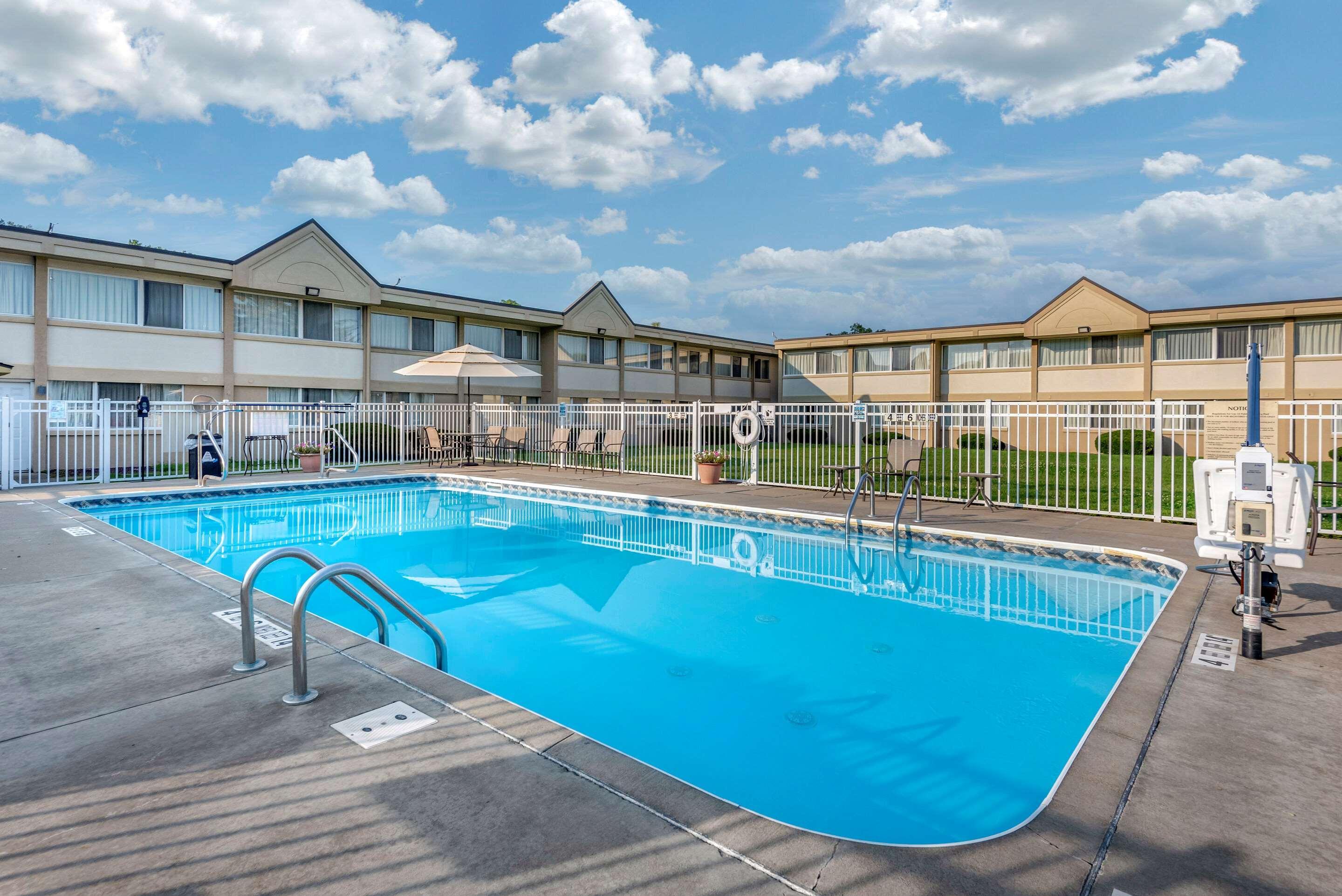 Quality Inn & Suites Vestal Binghamton Near University Экстерьер фото