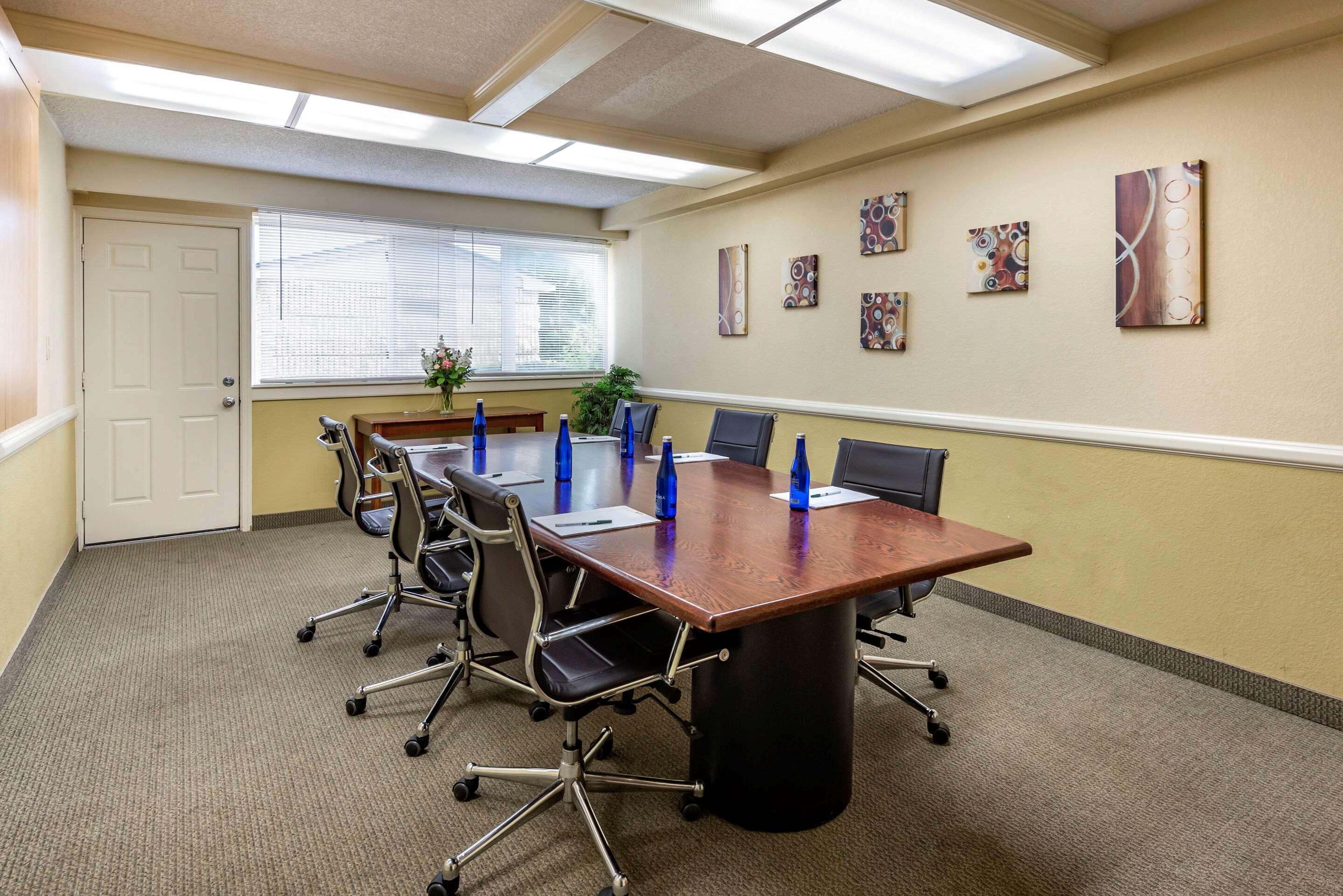 Quality Inn & Suites Vestal Binghamton Near University Экстерьер фото