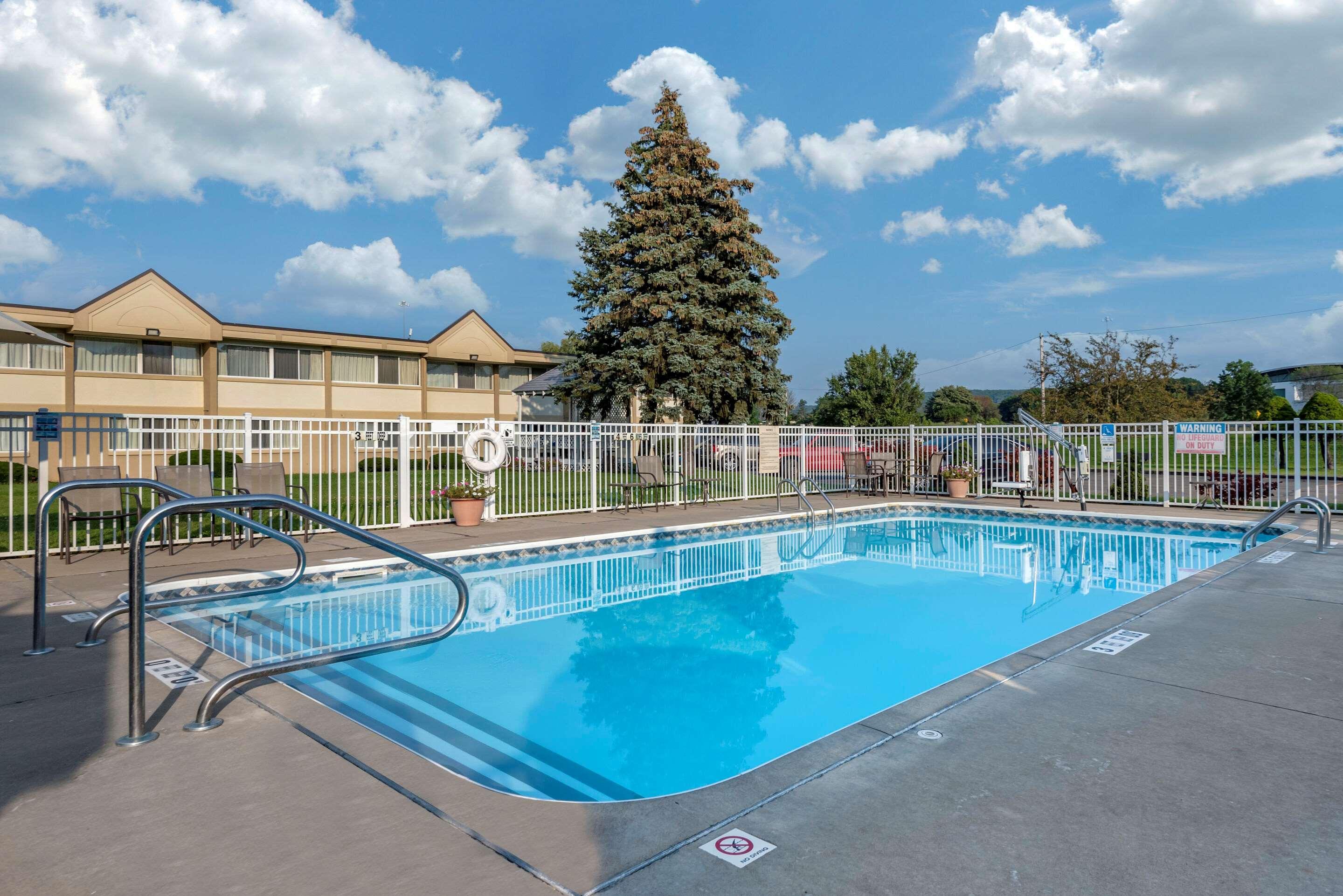 Quality Inn & Suites Vestal Binghamton Near University Экстерьер фото