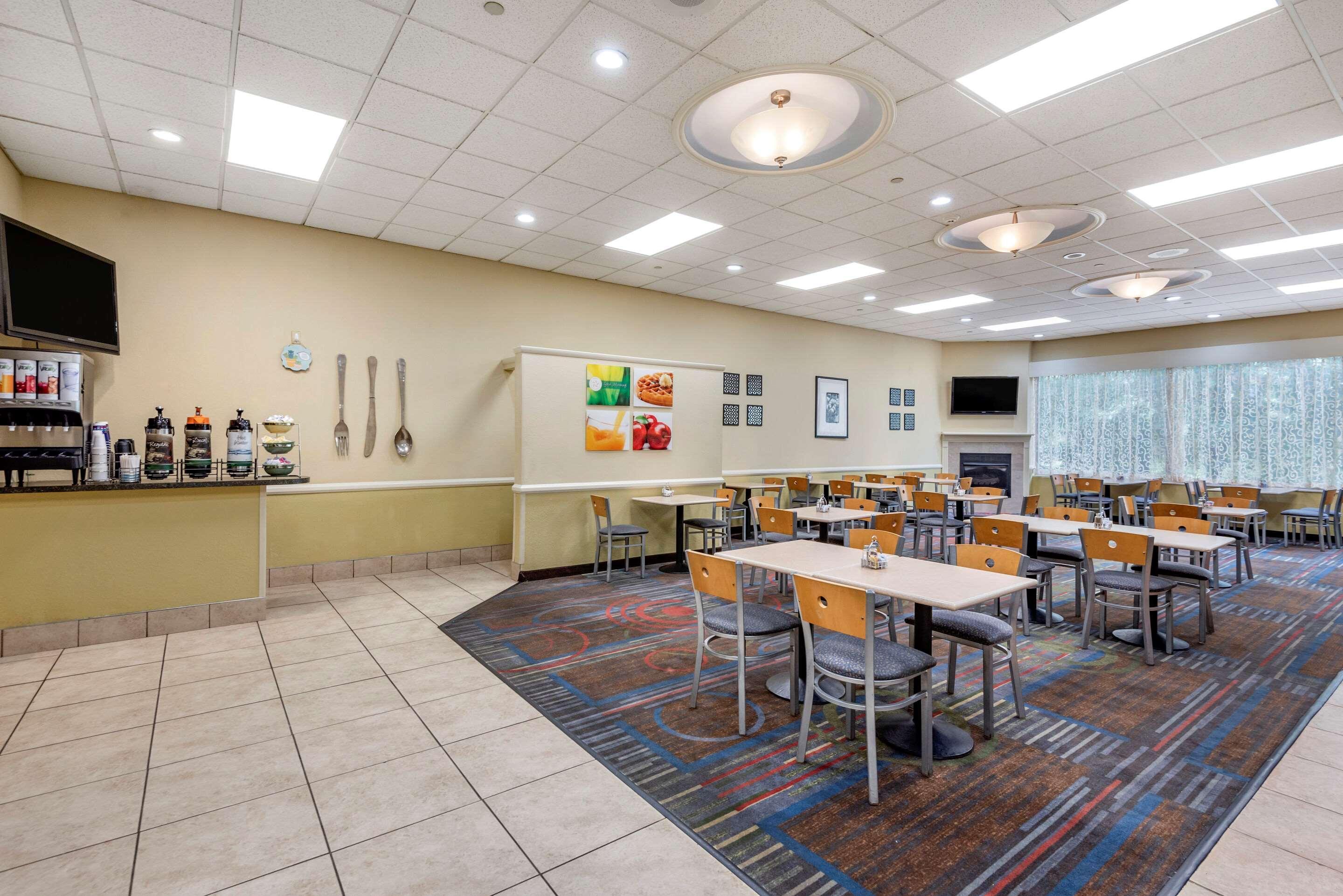 Quality Inn & Suites Vestal Binghamton Near University Экстерьер фото
