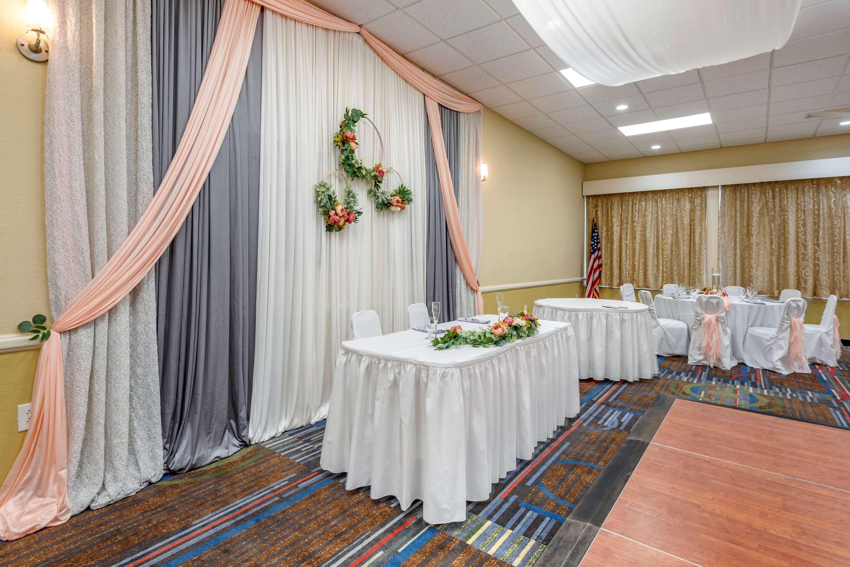 Quality Inn & Suites Vestal Binghamton Near University Экстерьер фото